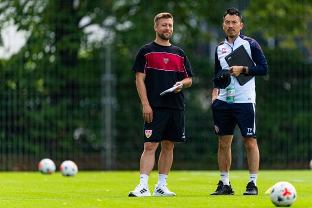Testspiel: VfB Stuttgart vs. 1. FSV Mainz 05; 18.07.2026 Stuttgart, GERMANY - 18. July 2027: Nico Schneck (VfB Stuttgart, Trainer) und Takashi Yamashita (1. FSV Mainz 05, Trainer) vor dem Testspiel zwischen dem VfB Stuttgart und dem 1. FSV Mainz 05 auf dem Sportgelände des Clubzentrum des VfB Stuttgart. *** Friendly Match: VfB Stuttgart vs. 1. FSV Mainz 05, July 18, 2026, Stuttgart, GERMANY July 18, 2027 Nico Schneck, VfB Stuttgart coach, and Takashi Yamashita, 1 FSV Mainz 05 coach, before the friendly match between VfB Stuttgart and 1 FSV Mainz 05 at the sports complex of the VfB Stuttgart Club Center Copyright: xBEAUTIFULxSPORTS Steinx
