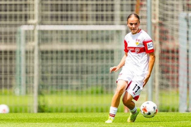Testspiel: VfB Stuttgart vs. 1. FSV Mainz 05; 18.07.2026 Stuttgart, GERMANY - 18. July 2027: Muriel Dürr (VfB Stuttgart, 17) während dem Testspiel zwischen dem VfB Stuttgart und dem 1. FSV Mainz 05 auf dem Sportgelände des Clubzentrum des VfB Stuttgart. *** Friendly Match: VfB Stuttgart vs. 1. FSV Mainz 05, July 18, 2026, Stuttgart, GERMANY July 18, 2027 Muriel Dürr VfB Stuttgart, 17, during the friendly match between VfB Stuttgart and 1 FSV Mainz 05 at the sports complex of the VfB Stuttgart Club Center Copyright: xBEAUTIFULxSPORTS Steinx