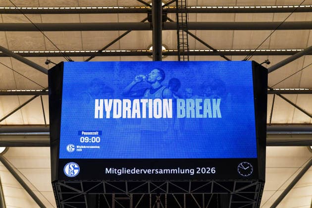 18.07.2026, Mitgliederversammlung 2026 des FC Schalke 04 in der Veltins Arena. Pause oder Hydration Break während der MV. Gelsenkirchen Veltins Arena NRW Deutschland xRHR-FOTO DEx *** July 18, 2026, FC Schalke 04 2026 General Meeting at the Veltins Arena; Break or Hydration Break during the General Meeting; Gelsenkirchen, Veltins Arena, North Rhine-Westphalia, Germany xRHR PHOTO DEx Copyright: DennisxEwert RHR-FOTOx RHR-FOTO DE