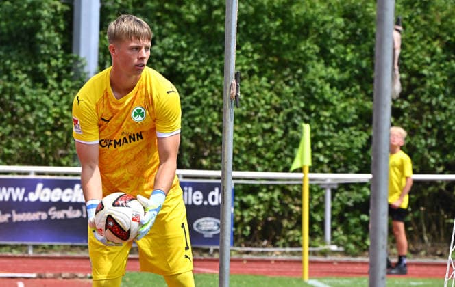 18.07.2026 - Fussball - Saison 2026 2027 - Testspiel Freundschaftsspiel Vorbereitungsspiel - SpVgg Greuther Fürth ( Kleeblatt ) - FC Zürich - Sportfoto Zink MeZi - xmexzix - regulations prohibit any use of photographs as image sequences and or quasi-video - only for editorial use - Florian Hellstern (1, SpVgg Greuther Fürth ) *** July 18, 2026 Soccer Season 2026–2027 Exhibition Match Friendly Match Preseason Match SpVgg Greuther Fürth Kleeblatt FC Zurich Sports Photo Zink MeZi xmexzix Regulations prohibit any use of photographs as image sequences and or quasi-video; for editorial use only. Florian HellStern 1, SpVgg Greuther Fürth