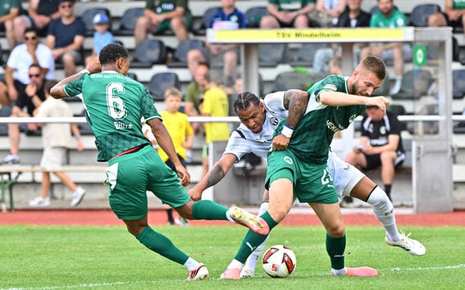 18.07.2026 - Fussball - Saison 2026 2027 - Testspiel Freundschaftsspiel Vorbereitungsspiel - SpVgg Greuther Fürth ( Kleeblatt ) - FC Zürich - Sportfoto Zink MeZi - xmexzix - regulations prohibit any use of photographs as image sequences and or quasi-video - only for editorial use - Sacha Banse Bansé (6, SpVgg Greuther Fürth ) Juan Jose Perea Mendoza (9, FC Zürich ) Doni Edon Arifi (28, SpVgg Greuther Fürth, rechts ) *** July 18, 2026 Soccer Season 2026–2027 Exhibition Match Friendly Match Preseason Match SpVgg Greuther Fürth Kleeblatt FC Zurich Sports Photo Zink MeZi xmexzix Regulations prohibit any use of photographs as image sequences and or quasi-video; for editorial use only. Sacha Banse Bansé 6, SpVgg Greuther Fürth; Juan Jose Perea Mendoza 9, FC Zurich; Doni Edon Arifi 28, SpVgg Greuther Fürth, right