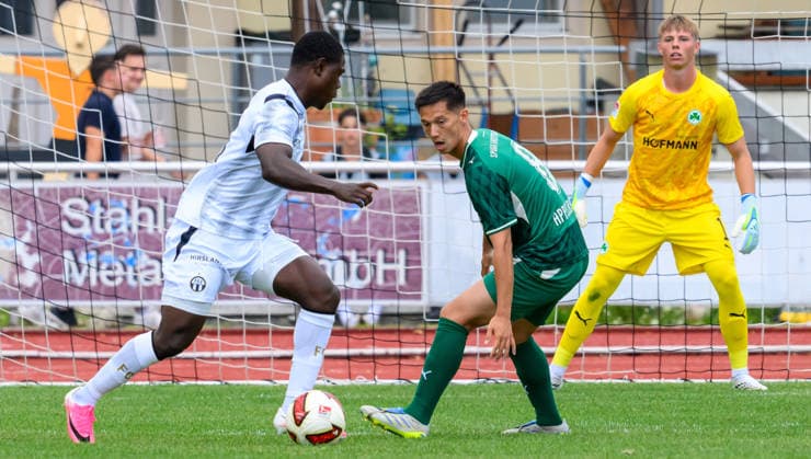 18.07.2026 - Fussball - Saison 2026 2027 - Testspiel Freundschaftsspiel Vorbereitungsspiel - SpVgg Greuther Fürth ( Kleeblatt ) - FC Zürich - Sportfoto Zink - xwoxzix - regulations prohibit any use of photographs as image sequences and or quasi-video - only for editorial use - Umeh Emmanuel (11, FC Zürich ) Shinta Appelkamp (8, SpVgg Greuther Fürth ) *** July 18, 2026 Soccer Season 2026–2027 Exhibition Match Friendly Match Preseason Match SpVgg Greuther Fürth Kleeblatt FC Zurich Sports Photo Zink xwoxzix Regulations prohibit any use of photographs as image sequences and or quasi-video; for editorial use only. Umeh Emmanuel 11, FC Zurich; Shinta Appelkamp 8, SpVgg Greuther Fürth