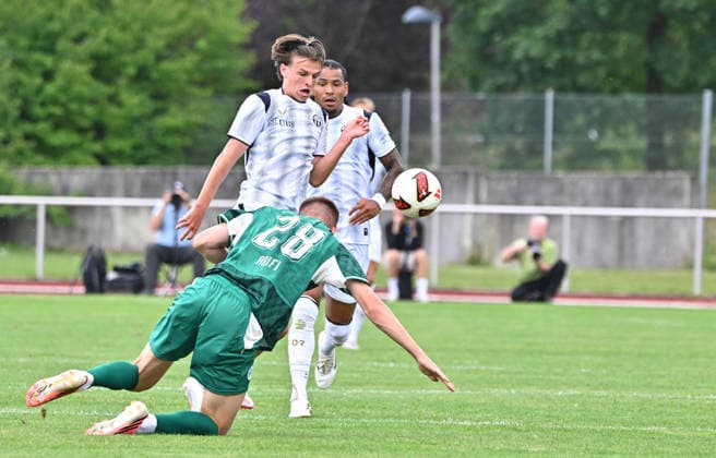 18.07.2026 - Fussball - Saison 2026 2027 - Testspiel Freundschaftsspiel Vorbereitungsspiel - SpVgg Greuther Fürth ( Kleeblatt ) - FC Zürich - Sportfoto Zink MeZi - xmexzix - regulations prohibit any use of photographs as image sequences and or quasi-video - only for editorial use - Doni Edon Arifi (28, SpVgg Greuther Fürth ) Jill Stiel (46, FC Zürich ) *** July 18, 2026 Soccer Season 2026–2027 Exhibition Match Friendly Match Preseason Match SpVgg Greuther Fürth Kleeblatt FC Zurich Sports Photo Zink MeZi xmexzix Regulations prohibit any use of photographs as image sequences and or quasi-video; for editorial use only Doni Edon Arifi, 28, SpVgg Greuther Fürth; Jill Stiel, 46, FC Zurich