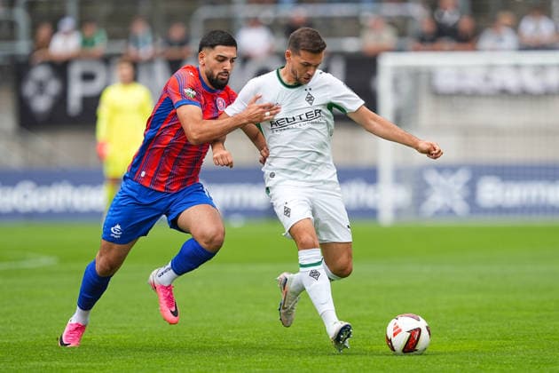 Sport Bilder des Tages 18.07.2026, xydrx, Fußball, Testspiel, Wuppertaler SV - Borussia Mönchengladbach, Saison 2026 2027, Stadion am Zoo: Eren Albayrak (Wuppertaler SV, 10) im Zweikampf gegen Kevin Stoeger (Borussia Moenchengladbach, 7) DFB regulations prohibit any use of photographs as image sequences and or quasi-video. *** July 18, 2026, xydrx, soccer, friendly match, Wuppertaler SV vs. Borussia Mönchengladbach, 2026–2027 season, Stadion am Zoo, Eren Albayrak (Wuppertaler SV), No. 10 in a tackle against Kevin Stoeger (Borussia Mönchengladbach), No. 7. DFB regulations prohibit any use of photographs as image sequences and or quasi-video. Copyright: HMBxMedia YannisxDreimann