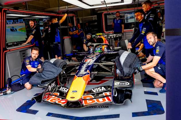 SPA - Mechanics at work on the car of Formula 1 driver Max Verstappen or Oracle Red Bull Racing during the Formula 1 Belgium at Spa Francorchamps on July 18, 2026 in Spa, Belgium. (Photo by DeFodi Images) - *** SPA Mechanics working on the car of Formula 1 driver Max Verstappen of Oracle Red Bull Racing during the Formula 1 Belgian Grand Prix at Spa-Francorchamps on July 18, 2026, in Spa, Belgium. Photo by DeFodi Images