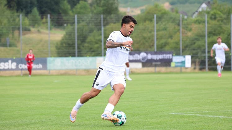 18.07.2026, xrekx, Fussball Testspiel, SV Sandhausen - 1. FC Saarbruecken v.l. Tasos Leonidis (SV Sandhausen) (DFL DFB REGULATIONS PROHIBIT ANY USE OF PHOTOGRAPHS as IMAGE SEQUENCES and or QUASI-VIDEO) Lautenbach *** July 18, 2026, xrekx, Soccer Friendly Match, SV Sandhausen 1 vs. FC Saarbrücken, by Tasos Leonidis, SV Sandhausen. DFL and DFB regulations prohibit any use of photographs as image sequences and or quasi-video. Lautenbach