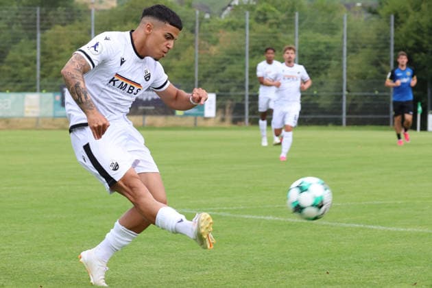 18.07.2026, xrekx, Fussball Testspiel, SV Sandhausen - 1. FC Saarbruecken v.l. Seyhan Yigit (SV Sandhausen) (DFL DFB REGULATIONS PROHIBIT ANY USE OF PHOTOGRAPHS as IMAGE SEQUENCES and or QUASI-VIDEO) Lautenbach *** July 18, 2026, xrekx, soccer friendly match, SV Sandhausen 1 vs. FC Saarbrücken, featuring Seyhan Yigit, SV Sandhausen. DFL and DFB regulations prohibit any use of photographs as image sequences and or quasi-video. Lautenbach