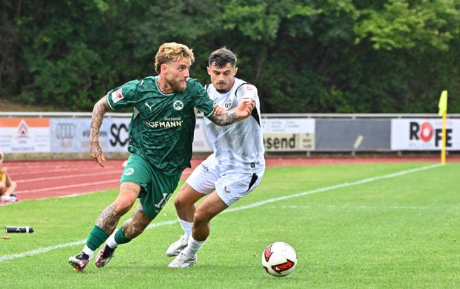 18.07.2026 - Fussball - Saison 2026 2027 - Testspiel Freundschaftsspiel Vorbereitungsspiel - SpVgg Greuther Fürth ( Kleeblatt ) - FC Zürich - Sportfoto Zink MeZi - xmexzix - regulations prohibit any use of photographs as image sequences and or quasi-video - only for editorial use - Ole Pohlmann (10, SpVgg Greuther Fürth ) Selmin Hodza (32, FC Zürich, rechts ) *** July 18, 2026 Soccer Season 2026–2027 Exhibition Match Friendly Match Preseason Match SpVgg Greuther Fürth Kleeblatt FC Zurich Sports Photo Zink MeZi xmexzix Regulations prohibit any use of photographs as image sequences and or quasi-video; for editorial use only. Ole Pohlmann 10, SpVgg Greuther Fürth; Selmin Hodza 32, FC Zurich, on the right