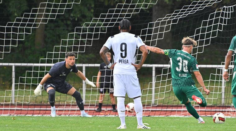 18.07.2026 - Fussball - Saison 2026 2027 - Testspiel Freundschaftsspiel Vorbereitungsspiel - SpVgg Greuther Fürth ( Kleeblatt ) - FC Zürich - Sportfoto Zink MeZi - xmexzix - regulations prohibit any use of photographs as image sequences and or quasi-video - only for editorial use - Felix Klaus (30, SpVgg Greuther Fürth ) erzielt Treffer Tor Torschuß zum 1:0 per Elfmeter Strafstoß *** July 18, 2026 Soccer Season 2026–2027 Exhibition Match Friendly Match Preseason Match SpVgg Greuther Fürth Kleeblatt FC Zurich Sports Photo Zink MeZi xmexzix Regulations prohibit any use of photographs as image sequences and or quasi-video; for editorial use only. Felix Klaus 30, SpVgg Greuther Fürth scores a goal—a 1–0 lead via a penalty kick