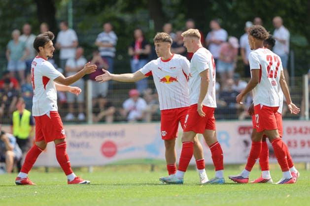 18.07.2026, xtgx, Fussball Testspiel, RB Leipzig - VSG Altglienicke emspor, v.l. Brajan Gruda (Leipzig, 10) Jubel, Torjubel, jubelt ueber das Tor, celebrate the goal, celebration (DFL DFB REGULATIONS PROHIBIT ANY USE OF PHOTOGRAPHS as IMAGE SEQUENCES and or QUASI-VIDEO) Markranstädt *** July 18, 2026, xtgx, Soccer Friendly Match, RB Leipzig vs. VSG Altglienicke emspor, from left: Brajan Gruda (Leipzig), 10 celebrating, Goal celebration, celebrating the goal, DFL DFB REGULATIONS PROHIBIT ANY USE OF PHOTOGRAPHS as IMAGE SEQUENCES and or QUASI-VIDEO Markranstädt