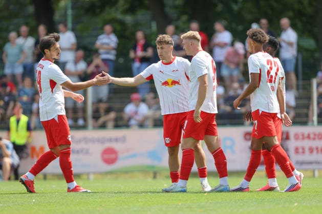 18.07.2026, xtgx, Fussball Testspiel, RB Leipzig - VSG Altglienicke emspor, v.l. Brajan Gruda (Leipzig, 10) Jubel, Torjubel, jubelt ueber das Tor, celebrate the goal, celebration (DFL DFB REGULATIONS PROHIBIT ANY USE OF PHOTOGRAPHS as IMAGE SEQUENCES and or QUASI-VIDEO) Markranstädt *** July 18, 2026, xtgx, Soccer Friendly Match, RB Leipzig vs. VSG Altglienicke emspor, from left: Brajan Gruda (Leipzig), 10 celebrating, Goal celebration, celebrating the goal, DFL DFB REGULATIONS PROHIBIT ANY USE OF PHOTOGRAPHS as IMAGE SEQUENCES and or QUASI-VIDEO Markranstädt