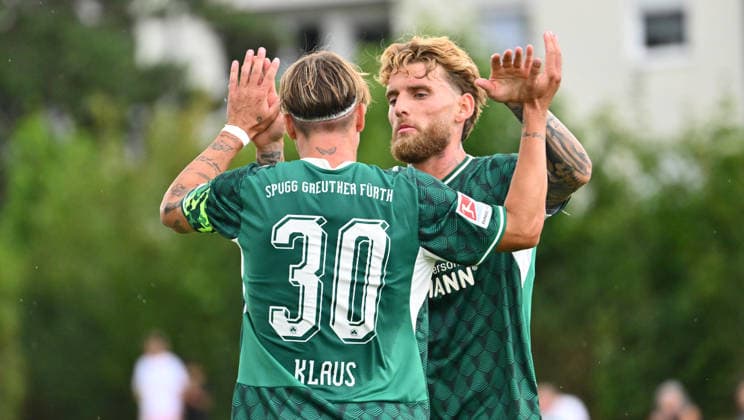 18.07.2026 - Fussball - Saison 2026 2027 - Testspiel Freundschaftsspiel Vorbereitungsspiel - SpVgg Greuther Fürth ( Kleeblatt ) - FC Zürich - Sportfoto Zink - xwoxzix - regulations prohibit any use of photographs as image sequences and or quasi-video - only for editorial use - Torjubel Jubel Freude nach Treffer Tor Torschuß zum 1:0 durch Felix Klaus (30, SpVgg Greuther Fürth ) per Elfmeter Strafstoß - Felix Klaus (30, SpVgg Greuther Fürth ) Ole Pohlmann (10, SpVgg Greuther Fürth ) *** July 18, 2026 Soccer Season 2026–2027 Exhibition Match Friendly Match Preseason Match SpVgg Greuther Fürth Kleeblatt FC Zurich Sports Photo Zink xwoxzix regulations prohibit any use of photographs as image sequences and or quasi-video; for editorial use only Goal celebration Jcelebration, joy after a goal, goal, shot on goal for the 1–0 lead by Felix Klaus 30, SpVgg Greuther Fürth via penalty kick, Felix Klaus 30, SpVgg Greuther Fürth, Ole Pohlmann 10, SpVgg Greuther Fürth