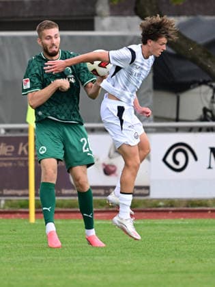 18.07.2026 - Fussball - Saison 2026 2027 - Testspiel Freundschaftsspiel Vorbereitungsspiel - SpVgg Greuther Fürth ( Kleeblatt ) - FC Zürich - Sportfoto Zink - xwoxzix - regulations prohibit any use of photographs as image sequences and or quasi-video - only for editorial use - Doni Edon Arifi (28, SpVgg Greuther Fürth ) Jill Stiel (46, FC Zürich ) *** July 18, 2026 Soccer Season 2026–2027 Exhibition Match Friendly Match Preseason Match SpVgg Greuther Fürth Kleeblatt FC Zurich Sports Photo Zink xwoxzix Regulations prohibit any use of photographs as image sequences and or quasi-video; for editorial use only Doni Edon Arifi 28, SpVgg Greuther Fürth; Jill Stiel 46, FC Zurich