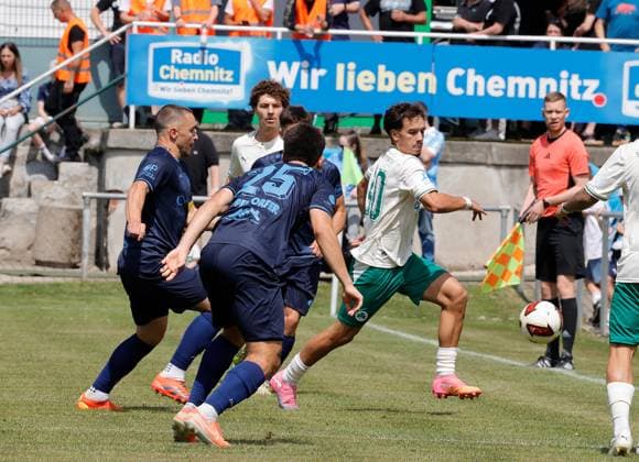 CFC vs Greuther Fürth U23 18.07.2026 Chemnitz, Stadion an der Irkutsker Straße, Fussball, Regionalliga Nordost, , Testspiel , CFC, CFC vs Greuther Fürth U23 vlnr: Andreas Geipl, Roman Eppendorfer und Alexander Leuthard Chemnitz Sachsen BRD *** CFC vs. Greuther Fürth U23, July 18, 2026, Chemnitz, Stadion an der Irkutsker Straße, Sports, Soccer, Northeast Regional League, , Friendly Match, CFC, CFC vs. Greuther Fürth U23 (from left to right): Andreas Geipl, Roman Eppendorfer, and Alexander Leuthard, Chemnitz, Saxony, Germany