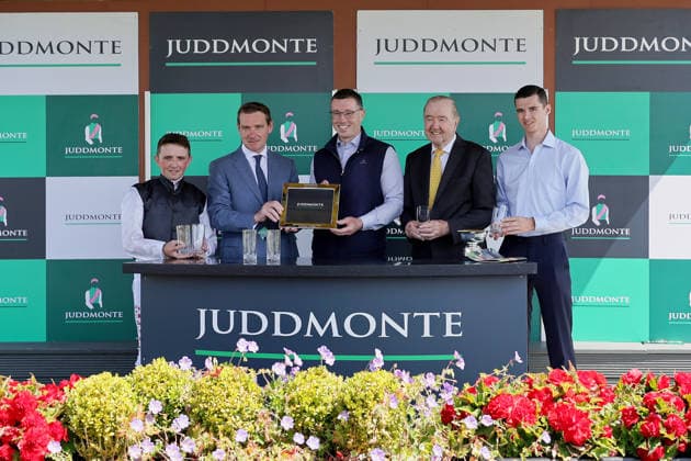 REPRO FREE *PRESS RELEASE NO REPRODUCTION FEE* EDITORIAL USE ONLY Curragh Racing Juddmonte Irish Oaks Weekend, Curragh Racecourse, Kildare 18 7 2026 Juddmonte Lead Artist Irish European Breeders Fund The winning connections are presented with the trophy after the race The winning connections are presented with the trophy after the race 18 7 2026  Copyright: xLaszloxGeczox LG_18-07-2026_028853