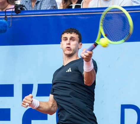 Sport Bilder des Tages July 18, 2026, Gstaad, Bern, Switzerland: Gstaad Switzerland, 07 18 2026: JUAN MANUEL CERUNDOLO of Argentina is in action during semi-finals of EFG Swiss Open Gstaad ATP, Tennis Herren 250,Tennis Herren 250, which is known as the Swiss Gstaad Open and took place at Roy Emerson Arena in Gstaad, which is located in the famous ski resort of Gstaad and which is located in the Bernese Oberland..RAPHAEL COLLIGNON won 1-7; 7-6; 7-5. Gstaad Switzerland - ZUMAd206 20260718_zip_d206_005 Copyright: xEricxDubostx