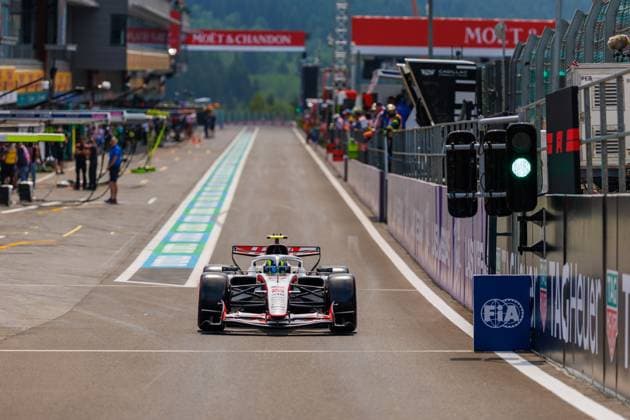 Oliver Bearman (TGR Haas F1 Team, 87) mit seinem Auto an der Boxenausfahrt, Grosser Preis von Belgien, Motorsport, Formel 1, Saison 2026, 18.07.2026 Grosser Preis von Belgien, Motorsport, Formel 1, Saison 2026, 18.07.2026 Spa Franchorchamps *** Oliver Bearman, TGR Haas F1 Team, No. 87, with his car at the pit exit, Belgian Grand Prix, Motorsports, Formula 1, 2026 Season, July 18, 2026 Belgian Grand Prix, Motorsports, Formula 1, 2026 Season, July 18, 2026 Spa-Francorchamps Copyright: xEibner-Pressefoto AlexanderxNeisx EP_ANS