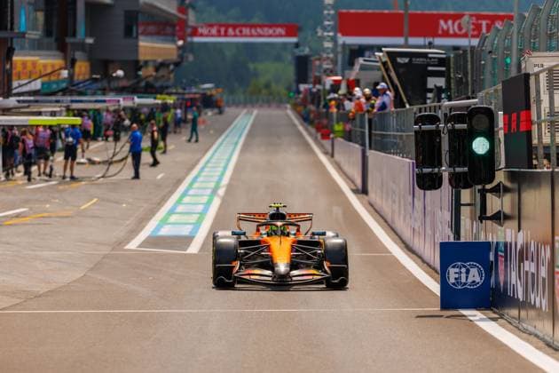 Lando Norris (McLaren Formula 1 Team, 01) mit seinem Auto an der Boxenausfahrt, Grosser Preis von Belgien, Motorsport, Formel 1, Saison 2026, 18.07.2026 Grosser Preis von Belgien, Motorsport, Formel 1, Saison 2026, 18.07.2026 Spa Franchorchamps *** Lando Norris, McLaren Formula 1 Team, 01, with his car at the pit exit, Belgian Grand Prix, Motorsports, Formula 1, 2026 Season, July 18, 2026 Belgian Grand Prix, Motorsports, Formula 1, 2026 Season, July 18, 2026 Spa-Francorchamps Copyright: xEibner-Pressefoto AlexanderxNeisx EP_ANS
