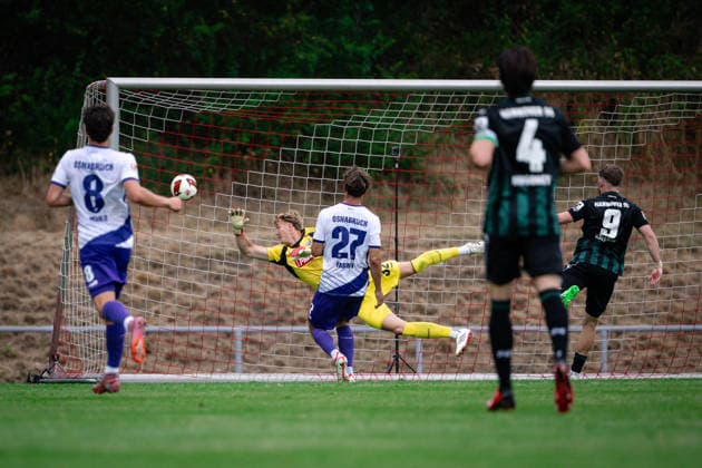 Tor zum 1:0 durch Benjamin Kaellmann (Hannover 96), Hannover 96 vs. VfL Osnabrueck, Fussball, 2. Bundesliga, Testspiel, 18.07.2026 DFB regulations prohibit any use of photographs as image sequences and or quasi-video Iserlohn Nordrhein-Westfalen Deutschland *** Goal for the 1-0 lead by Benjamin Kaellmann of Hannover 96, Hannover 96 vs. VfL Osnabrück, Soccer, 2. Bundesliga, Friendly Match, July 18, 2026. DFB regulations prohibit any use of photographs as image sequences and or quasi-video. Iserlohn, North Rhine-Westphalia, Germany Copyright: xkolbert-press MarcxNiemeyerx