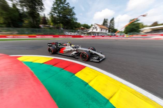 Gabriel Bortoletto (Audi Revolut F1 Team, 5) mit seinem Auto in der Kurve La Source, Grosser Preis von Belgien, Motorsport, Formel 1, Saison 2026, 18.07.2026 Grosser Preis von Belgien, Motorsport, Formel 1, Saison 2026, 18.07.2026 Spa Franchorchamps *** Gabriel Bortoletto, Audi Revolut F1 Team, No. 5, in his car at the La Source corner, Belgian Grand Prix, Motorsports, Formula 1, 2026 Season, July 18, 2026 Belgian Grand Prix, Motorsports, Formula 1, 2026 Season, July 18, 2026 Spa-Francorchamps Copyright: xEibner-Pressefoto AlexanderxNeisx EP_ANS