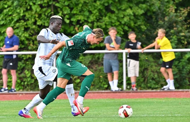 18.07.2026 - Fussball - Saison 2026 2027 - Testspiel Freundschaftsspiel Vorbereitungsspiel - SpVgg Greuther Fürth ( Kleeblatt ) - FC Zürich - Sportfoto Zink MeZi - xmexzix - regulations prohibit any use of photographs as image sequences and or quasi-video - only for editorial use - Philippe Paulin Keny (19, FC Zürich ) Felix Klaus (30, SpVgg Greuther Fürth, rechts ) *** July 18, 2026 Soccer Season 2026–2027 Exhibition Match Friendly Match Preseason Match SpVgg Greuther Fürth Kleeblatt FC Zurich Sports Photo Zink MeZi xmexzix Regulations prohibit any use of photographs as image sequences and or quasi-video; for editorial use only. Philippe Paulin Keny 19, FC Zurich Felix Klaus 30, SpVgg Greuther Fürth, right