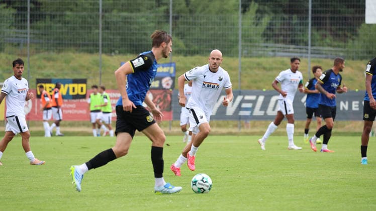 18.07.2026, xrekx, Fussball Testspiel, SV Sandhausen - 1. FC Saarbruecken v.l. Siemen Voet (1. FC Saarbruecken) Felix Lohkemper (SV Sandhausen) (DFL DFB REGULATIONS PROHIBIT ANY USE OF PHOTOGRAPHS as IMAGE SEQUENCES and or QUASI-VIDEO) Lautenbach *** July 18, 2026, xrekx, Soccer Friendly Match, SV Sandhausen 1 vs. FC Saarbrücken v l Siemen Voet 1 FC Saarbrücken Felix Lohkemper SV Sandhausen DFL DFB REGULATIONS PROHIBIT ANY USE OF PHOTOGRAPHS as IMAGE SEQUENCES and or QUASI-VIDEO Lautenbach