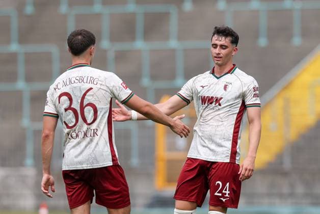 Torjubel von Mert Koemuer 36 (FC Augsburg), Thomas Kastanaras 24 (FC Augsburg) zum 2:0, FC Augsburg vs. BFV-Schwaben-Auswahl, Fussball, 1. Bundesliga, Testspiel, Saison 2026 27, 18.07.2026 Augsburg Bayern Deutschland *** Goal celebration by Mert Koemuer (36, FC Augsburg) and Thomas Kastanaras (24, FC Augsburg) for the 2–0 lead, FC Augsburg vs. BFV Schwaben Select, Soccer, 1st Bundesliga, Friendly Match, 2026–27 Season, July 18, 2026, Augsburg, Bavaria, Germany Copyright: xkolbert-press ChristianxKolbertx