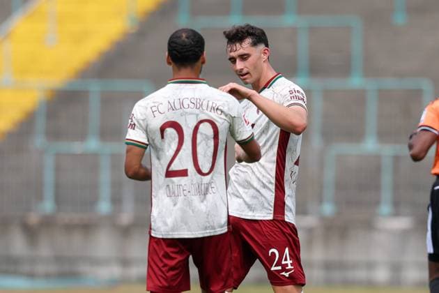 Torjubel von Alexis Claude-Maurice 20 (FC Augsburg), Thomas Kastanaras 24 (FC Augsburg) zum 2:0, FC Augsburg vs. BFV-Schwaben-Auswahl, Fussball, 1. Bundesliga, Testspiel, Saison 2026 27, 18.07.2026 Augsburg Bayern Deutschland *** Goal celebration by Alexis Claude Maurice (20, FC Augsburg) and Thomas Kastanaras (24, FC Augsburg) for the 2–0 lead, FC Augsburg vs. BFV Schwaben Select, Soccer, 1st Bundesliga, Friendly, 2026–27 season, July 18, 2026, Augsburg, Bavaria, Germany Copyright: xkolbert-press ChristianxKolbertx