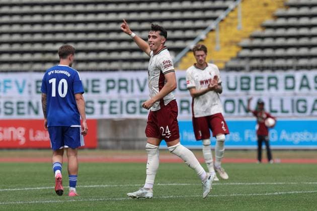 Torjubel von Thomas Kastanaras 24 (FC Augsburg) zum 2:0, FC Augsburg vs. BFV-Schwaben-Auswahl, Fussball, 1. Bundesliga, Testspiel, Saison 2026 27, 18.07.2026 Augsburg Bayern Deutschland *** Thomas Kastanaras of FC Augsburg celebrates his goal to make it 2–0, FC Augsburg vs. BFV Schwaben Select, Soccer, Bundesliga 1, Friendly Match, 2026–27 Season, July 18, 2026, Augsburg, Bavaria, Germany Copyright: xkolbert-press ChristianxKolbertx