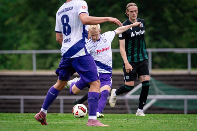 Tor zum 1:1 durch Bryan Henning 6 (Osnabrueck), Hannover 96 vs. VfL Osnabrueck, Fussball, 2. Bundesliga, Testspiel, 18.07.2026 DFB regulations prohibit any use of photographs as image sequences and or quasi-video Iserlohn Nordrhein-Westfalen Deutschland *** Goal to make it 1-1 by Bryan Henning 6, Osnabrück, Hannover 96 vs. VfL Osnabrück, Soccer, 2. Bundesliga, Friendly Match, July 18, 2026. DFB regulations prohibit any use of photographs as image sequences and or quasi-video. Iserlohn, North Rhine-Westphalia, Germany Copyright: xkolbert-press MarcxNiemeyerx