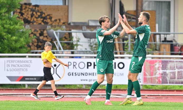 18.07.2026 - Fussball - Saison 2026 2027 - Testspiel Freundschaftsspiel Vorbereitungsspiel - SpVgg Greuther Fürth ( Kleeblatt ) - FC Zürich - Sportfoto Zink MeZi - xmexzix - regulations prohibit any use of photographs as image sequences and or quasi-video - only for editorial use - Torjubel Jubel Freude nach Treffer Tor Torschuß zum 2:2 durch Dennis Srbeny (7, SpVgg Greuther Fürth ) *** July 18, 2026 Soccer Season 2026–2027 Exhibition Match Friendly Match Preseason Match SpVgg Greuther Fürth Kleeblatt FC Zurich Sports Photo Zink MeZi xmexzix Regulations prohibit any use of photographs as image sequences and or quasi-video; for editorial use only Goal celebrationCelebration, Joy After a Goal, Goal, Shot on Goal for the 2–2 Tie by Dennis Srbeny 7, SpVgg Greuther Fürth