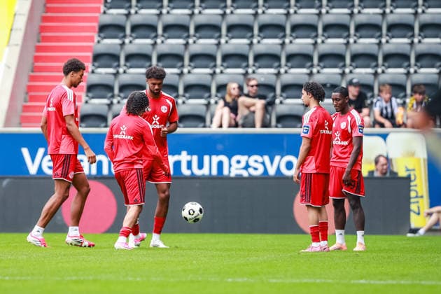 SOCCER - LASK vs Duesseldorf, test match LINZ,AUSTRIA,18.JUL.26 - SOCCER - ADMIRAL Bundesliga, 3. Liga, Linzer ASK vs Fortuna Duesseldorf, test match. Image shows the team of Duesseldorf.  GEPAxpictures xManuelxBinder