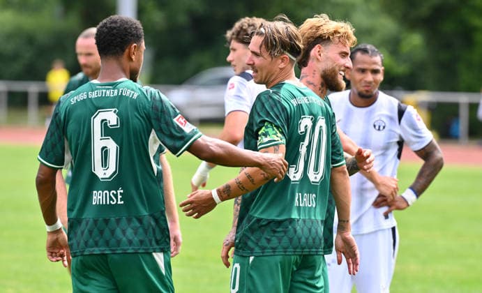 18.07.2026 - Fussball - Saison 2026 2027 - Testspiel Freundschaftsspiel Vorbereitungsspiel - SpVgg Greuther Fürth ( Kleeblatt ) - FC Zürich - Sportfoto Zink - xwoxzix - regulations prohibit any use of photographs as image sequences and or quasi-video - only for editorial use - Torjubel Jubel Freude nach Treffer Tor Torschuß zum 3:2 durch Felix Klaus (30, SpVgg Greuther Fürth ) - Sacha Banse Bansé (6, SpVgg Greuther Fürth ) Felix Klaus (30, SpVgg Greuther Fürth ) Ole Pohlmann (10, SpVgg Greuther Fürth ) *** July 18, 2026 Soccer Season 2026–2027 Exhibition Match Friendly Match Preseason Match SpVgg Greuther Fürth Kleeblatt FC Zurich Sports Photo Zink xwoxzix regulations prohibit any use of photographs as image sequences and or quasi-video; for editorial use only Goal celebration Jcelebration, joy after a goal, goal, shot on goal for the 3–2 lead by Felix Klaus 30, SpVgg Greuther Fürth; Sacha Banse Bansé 6, SpVgg Greuther Fürth; Felix Klaus 30, SpVgg Greuther Fürth; Ole Pohlmann 10, SpVgg Greuther Fürth