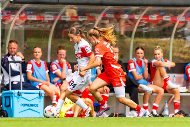 Testspiel: VfB Stuttgart vs. 1. FSV Mainz 05; 18.07.2026 Stuttgart, GERMANY - 18. July 2027: Tamar Dongus (VfB Stuttgart, 32) im Zweikampf mit Maja Pageler (1. FSV Mainz 05, 37) während dem Testspiel zwischen dem VfB Stuttgart und dem 1. FSV Mainz 05 auf dem Sportgelände des Clubzentrum des VfB Stuttgart. *** Friendly Match: VfB Stuttgart vs. 1. FSV Mainz 05, July 18, 2026, Stuttgart, GERMANY; July 18, 2027, Tamar Dongus (VfB Stuttgart, 32) in a tackle with Maja Pageler (1. FSV Mainz 05), 37, during the friendly match between VfB Stuttgart and 1 FSV Mainz 05 at the sports complex of the VfB Stuttgart Club Center Copyright: xBEAUTIFULxSPORTS Steinx