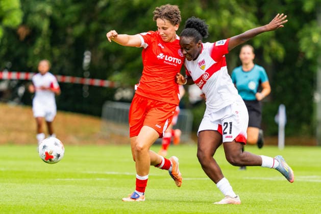 Testspiel: VfB Stuttgart vs. 1. FSV Mainz 05; 18.07.2026 Stuttgart, GERMANY - 18. July 2027: Mira Arouna (VfB Stuttgart, 21) im Zweikampf während dem Testspiel zwischen dem VfB Stuttgart und dem 1. FSV Mainz 05 auf dem Sportgelände des Clubzentrum des VfB Stuttgart. *** Friendly Match: VfB Stuttgart vs. 1. FSV Mainz 05, July 18, 2026, Stuttgart, GERMANY July 18, 2027 Mira Arouna VfB Stuttgart, 21, in a tackle during the friendly match between VfB Stuttgart and 1 FSV Mainz 05 at the sports complex of the VfB Stuttgart Club Center Copyright: xBEAUTIFULxSPORTS Steinx