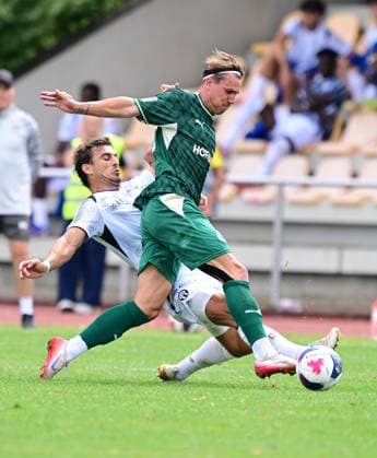 18.07.2026 - Fussball - Saison 2026 2027 - Testspiel Freundschaftsspiel Vorbereitungsspiel - SpVgg Greuther Fürth ( Kleeblatt ) - FC Zürich - Sportfoto Zink - xwoxzix - regulations prohibit any use of photographs as image sequences and or quasi-video - only for editorial use - Felix Klaus (30, SpVgg Greuther Fürth ) Lindrit Kamberi (2, FC Zürich ) *** July 18, 2026 Soccer Season 2026–2027 Exhibition Match Friendly Match Preseason Match SpVgg Greuther Fürth Kleeblatt FC Zurich Sports Photo Zink xwoxzix Regulations prohibit any use of photographs as image sequences and or quasi-video; for editorial use only. Felix Klaus 30, SpVgg Greuther Fürth, Lindrit Kamberi 2, FC Zurich