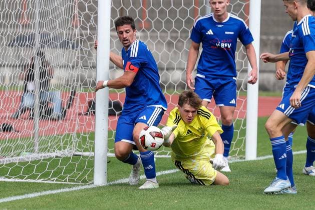Torwartaktion von Felix Unger 12 (FC Memmingen), FC Augsburg vs. BFV-Schwaben-Auswahl, Fussball, 1. Bundesliga, Testspiel, Saison 2026 27, 18.07.2026 Augsburg Bayern Deutschland *** Goalkeeper save by Felix Unger 12, FC Memmingen, FC Augsburg vs. BFV Schwaben Select Team, Soccer, Bundesliga 1, Friendly Match, 2026–27 Season, July 18, 2026, Augsburg, Bavaria, Germany Copyright: xkolbert-press ChristianxKolbertx
