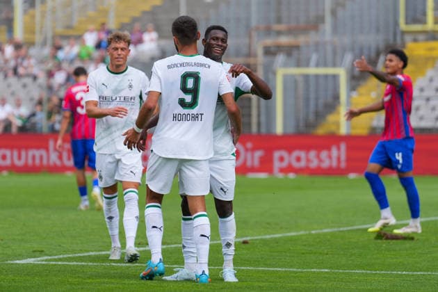 18.07.2026, xydrx, Fußball, Testspiel, Wuppertaler SV - Borussia Mönchengladbach, Saison 2026 2027, Stadion am Zoo: Torjubel nach dem Tor zum 6:0 für Borussia Moenchengladbach durch Torschütze Iaia Manco Danfa (Borussia Moenchengladbach, 39) zusammen mit Robin Hack (Borussia Moenchengladbach, 25) und Franck Honorat (Borussia Moenchengladbach, 9) DFB regulations prohibit any use of photographs as image sequences and or quasi-video. *** July 18, 2026, xydrx, Soccer, Friendly Match, Wuppertaler SV vs. Borussia Mönchengladbach, 2026–2027 Season, Stadion am Zoo: Celebrations after Borussia Mönchengladbach’s 6–0 goal scored by Iaia Manco Danfa of Borussia Mönchengladbach, 39, along with Robin Hack (Borussia Mönchengladbach, 25) and Franck Honorat (Borussia Mönchengladbach, 9). DFB regulations prohibit any use of photographs as image sequences and or quasi-video. Copyright: HMBxMedia YannisxDreimann