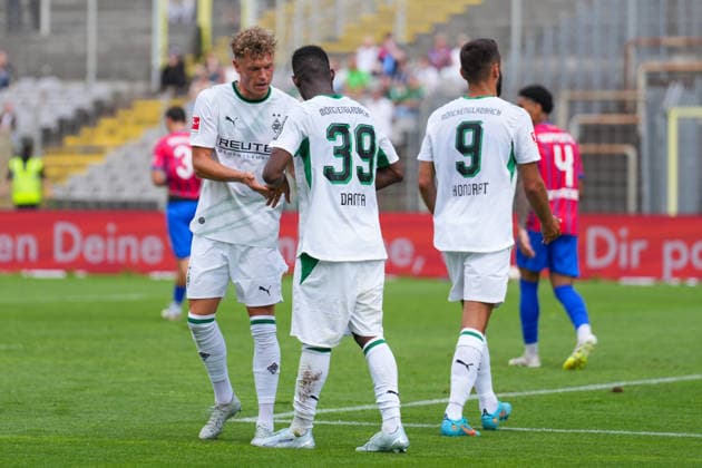 18.07.2026, xydrx, Fußball, Testspiel, Wuppertaler SV - Borussia Mönchengladbach, Saison 2026 2027, Stadion am Zoo: Torjubel nach dem Tor zum 6:0 für Borussia Moenchengladbach durch Torschütze Iaia Manco Danfa (Borussia Moenchengladbach, 39) zusammen mit Robin Hack (Borussia Moenchengladbach, 25) und Franck Honorat (Borussia Moenchengladbach, 9) DFB regulations prohibit any use of photographs as image sequences and or quasi-video. *** July 18, 2026, xydrx, Soccer, Friendly Match, Wuppertaler SV vs. Borussia Mönchengladbach, 2026–2027 Season, Stadion am Zoo: Celebrations after Borussia Mönchengladbach’s 6–0 goal scored by Iaia Manco Danfa of Borussia Mönchengladbach, 39, along with Robin Hack (Borussia Mönchengladbach, 25) and Franck Honorat (Borussia Mönchengladbach, 9). DFB regulations prohibit any use of photographs as image sequences and or quasi-video. Copyright: HMBxMedia YannisxDreimann
