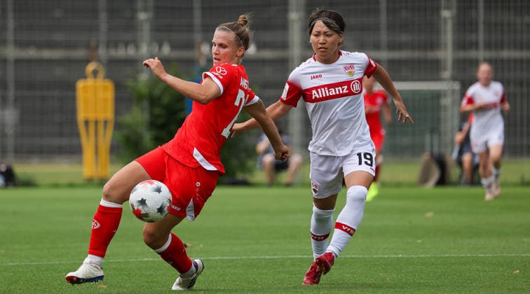 2026.07.18, Deutschland, Stuttgart, Fußball VfB Stuttgart Frauen vs. 1. FSV Mainz, v.l. Nadine Anstatt (Mainz), Yuka Hirano (VfB) *** July 18, 2026, Germany, Stuttgart, Soccer: VfB Stuttgart Women vs. 1. FSV Mainz; from left: Nadine Anstatt (Mainz), Yuka Hirano (VfB)