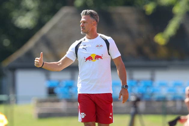 18.07.2026, xtgx, Fussball - Testspiel RB Leipzig - VSG Altglienicke v.l. Martin Demichelis (Leipzig, Trainer) gibt Anweisungen, gestikuliert mit den Armen, gesticulate, gives instructions (DFL DFB REGULATIONS PROHIBIT ANY USE OF PHOTOGRAPHS as IMAGE SEQUENCES and or QUASI-VIDEO) Markranstädt *** July 18, 2026, xtgx, Soccer Friendly Match: RB Leipzig vs. VSG Altglienicke, Referee: Martin Demichelis, Leipzig, Coach gives instructions, gesturing with his arms, gesticulate, gives instructions DFL DFB REGULATIONS PROHIBIT ANY USE OF PHOTOGRAPHS as IMAGE SEQUENCES and or QUASI-VIDEO Markranstädt