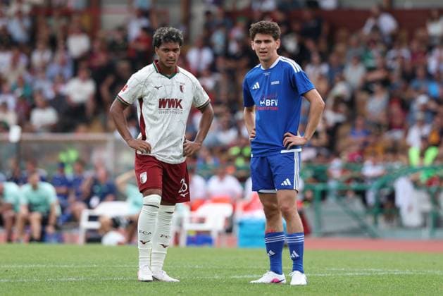 l-r: Faik Sakar 23 (FC Augsburg), Finn Schmutterer 19 (TSV Bobingen), FC Augsburg vs. BFV-Schwaben-Auswahl, Fussball, 1. Bundesliga, Testspiel, Saison 2026 27, 18.07.2026 Augsburg Bayern Deutschland *** l r Faik Sakar 23 FC Augsburg, Finn Schmutterer 19 TSV Bobingen, FC Augsburg vs. BFV Schwaben Select Team, Soccer, Bundesliga 1, Friendly Match, 2026–27 Season, July 18, 2026, Augsburg, Bavaria, Germany Copyright: xkolbert-press ChristianxKolbertx