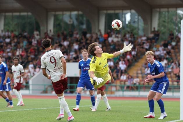 Torwartaktion von Felix Unger 12 (FC Memmingen), FC Augsburg vs. BFV-Schwaben-Auswahl, Fussball, 1. Bundesliga, Testspiel, Saison 2026 27, 18.07.2026 Augsburg Bayern Deutschland *** Goalkeeper save by Felix Unger 12, FC Memmingen, FC Augsburg vs. BFV Schwaben Select Team, Soccer, Bundesliga 1, Friendly Match, 2026–27 Season, July 18, 2026, Augsburg, Bavaria, Germany Copyright: xkolbert-press ChristianxKolbertx