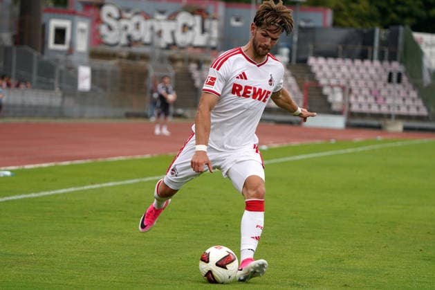 18 .07.2026, Fussball, Köln, Testspiel, Freundschaftsspiel, FC Rheinsüd Köln vs 1.FC Köln, südstadion Köln, Jan Thielmann 1.FC Köln, Aktion, Einzelbild *** July 18, 2026, Soccer, Cologne, Exhibition Match, Friendly Match, FC Rheinsüd Köln vs. 1. FC Köln, Südstadion Cologne, Jan Thielmann (1. FC Köln), Action, Single Frame