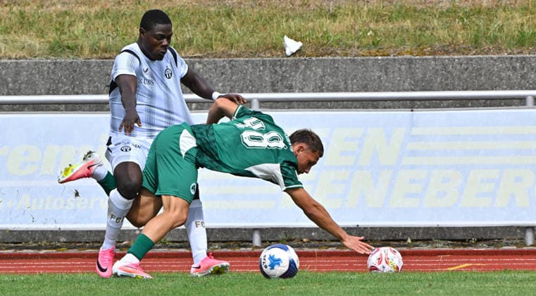 18.07.2026 - Fussball - Saison 2026 2027 - Testspiel Freundschaftsspiel Vorbereitungsspiel - SpVgg Greuther Fürth ( Kleeblatt ) - FC Zürich - Sportfoto Zink MeZi - xmexzix - regulations prohibit any use of photographs as image sequences and or quasi-video - only for editorial use - Umeh Emmanuel (11, FC Zürich ) Jakob Krautkrämer (48, SpVgg Greuther Fürth, rechts ) *** July 18, 2026 Soccer Season 2026–2027 Exhibition Match Friendly Match Preseason Match SpVgg Greuther Fürth Kleeblatt FC Zurich Sports Photo Zink MeZi xmexzix Regulations prohibit any use of photographs as image sequences and or quasi-video; for editorial use only Umeh Emmanuel 11, FC Zurich; Jakob Krautkrämer 48, SpVgg Greuther Fürth, right