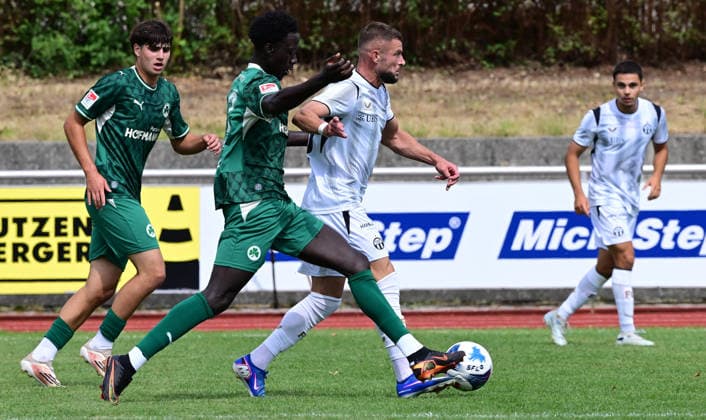 18.07.2026 - Fussball - Saison 2026 2027 - Testspiel Freundschaftsspiel Vorbereitungsspiel - SpVgg Greuther Fürth ( Kleeblatt ) - FC Zürich - Sportfoto Zink - xwoxzix - regulations prohibit any use of photographs as image sequences and or quasi-video - only for editorial use - Omar Sillah (42, SpVgg Greuther Fürth ) Valon Berisha (23, FC Zürich ) *** July 18, 2026 Soccer Season 2026–2027 Exhibition Match Friendly Match Preseason Match SpVgg Greuther Fürth Kleeblatt FC Zurich Sports Photo Zink xwoxzix Regulations prohibit any use of photographs as image sequences and or quasi-video; for editorial use only. Omar Sillah 42, SpVgg Greuther Fürth; Valon Berisha, 23, FC Zurich