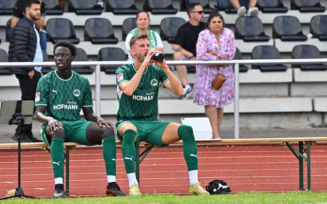 18.07.2026 - Fussball - Saison 2026 2027 - Testspiel Freundschaftsspiel Vorbereitungsspiel - SpVgg Greuther Fürth ( Kleeblatt ) - FC Zürich - Sportfoto Zink MeZi - xmexzix - regulations prohibit any use of photographs as image sequences and or quasi-video - only for editorial use - Omar Sillah (42, SpVgg Greuther Fürth ) Felix Higl (18, SpVgg Greuther Fürth, rechts ) nach Spielende *** July 18, 2026 Soccer Season 2026–2027 Exhibition Match Friendly Match Preseason Match SpVgg Greuther Fürth Kleeblatt FC Zurich Sports Photo Zink MeZi xmexzix Regulations prohibit any use of photographs as image sequences and or quasi-video; for editorial use only. Omar Sillah 42, SpVgg Greuther Fürth; Felix Higl 18, SpVgg Greuther Fürth, on the right after the game