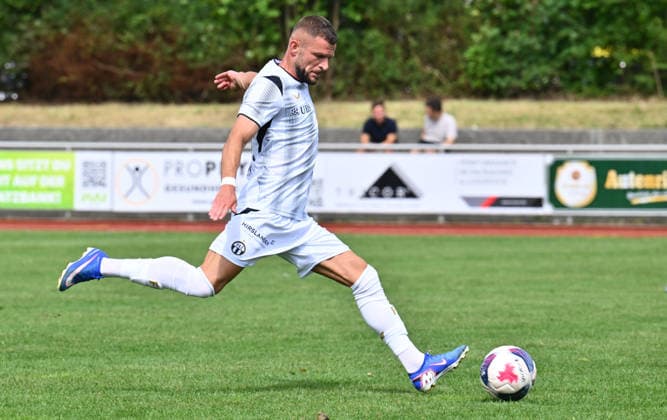 18.07.2026 - Fussball - Saison 2026 2027 - Testspiel Freundschaftsspiel Vorbereitungsspiel - SpVgg Greuther Fürth ( Kleeblatt ) - FC Zürich - Sportfoto Zink - xwoxzix - regulations prohibit any use of photographs as image sequences and or quasi-video - only for editorial use - Valon Berisha (23, FC Zürich ) *** July 18, 2026 Soccer Season 2026–2027 Exhibition Match Friendly Match Preseason Match SpVgg Greuther Fürth Kleeblatt FC Zurich Sports Photo Zink xwoxzix Regulations prohibit any use of photographs as image sequences and or quasi-video; for editorial use only Valon Berisha 23, FC Zurich
