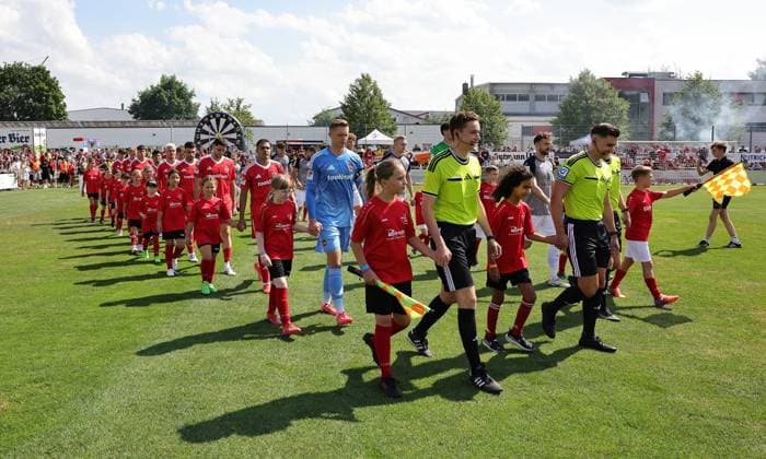 18.07.2026 - Fussball - Saison 2026 2027 - Testspiel Freundschaftsspiel Vorbereitungsspiel: 1. FC Nürnberg Nuernberg FCN ( Club ) - SV Waldhof Mannheim 07 - Sportfoto Zink DaMa - xdaxmax - Mannschaft Team des FCN mit Einlaufkindern *** July 18, 2026 Soccer Season 2026–2027 Exhibition Match Friendly Match Preseason Match 1. FC Nürnberg (Nürnberg FCN) vs. SV Waldhof Mannheim 07 Sports Photo by Zink DaMa xdaxmax FCN Team with honorary escorts
