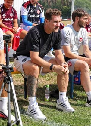 18.07.2026 - Fussball - Saison 2026 2027 - Testspiel Freundschaftsspiel Vorbereitungsspiel: 1. FC Nürnberg Nuernberg FCN ( Club ) - SV Waldhof Mannheim 07 - Sportfoto Zink DaMa - xdaxmax - Miroslav Miro Klose ( Trainer 1. FC Nürnberg FCN ) nachdenklich auf Ersatzbank *** July 18, 2026 Soccer Season 2026–2027 Exhibition Match Friendly Match Preseason Match 1. FC Nürnberg (FCN) vs. SV Waldhof Mannheim 07 Sports Photo Zink DaMa xdaxmax Miroslav Miro Klose, Coach of 1. FC Nürnberg FCN looking pensive on the bench